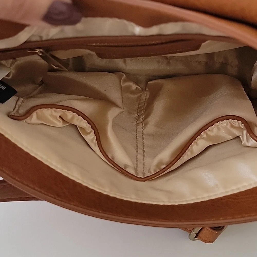 Tassel Crossbody Bag, 1 zipp pocket, 2 pockets. Genuine Suede and Leather.